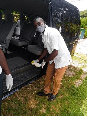 Winston Spraying 2 resize Tours and Attractions
-From Negril Area Hotels Only